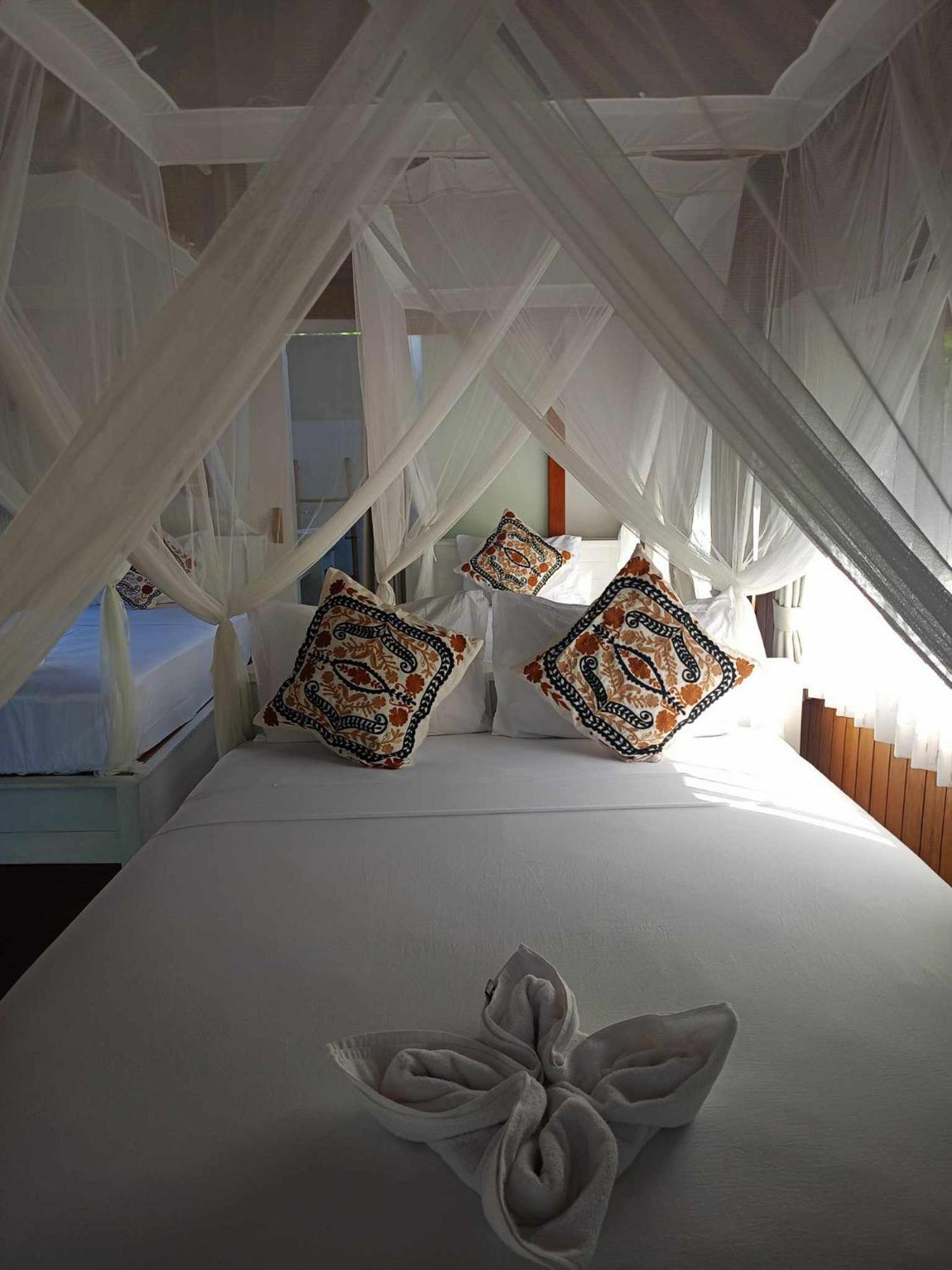 Bintang Tiga Bungalows Gili Air Esterno foto
