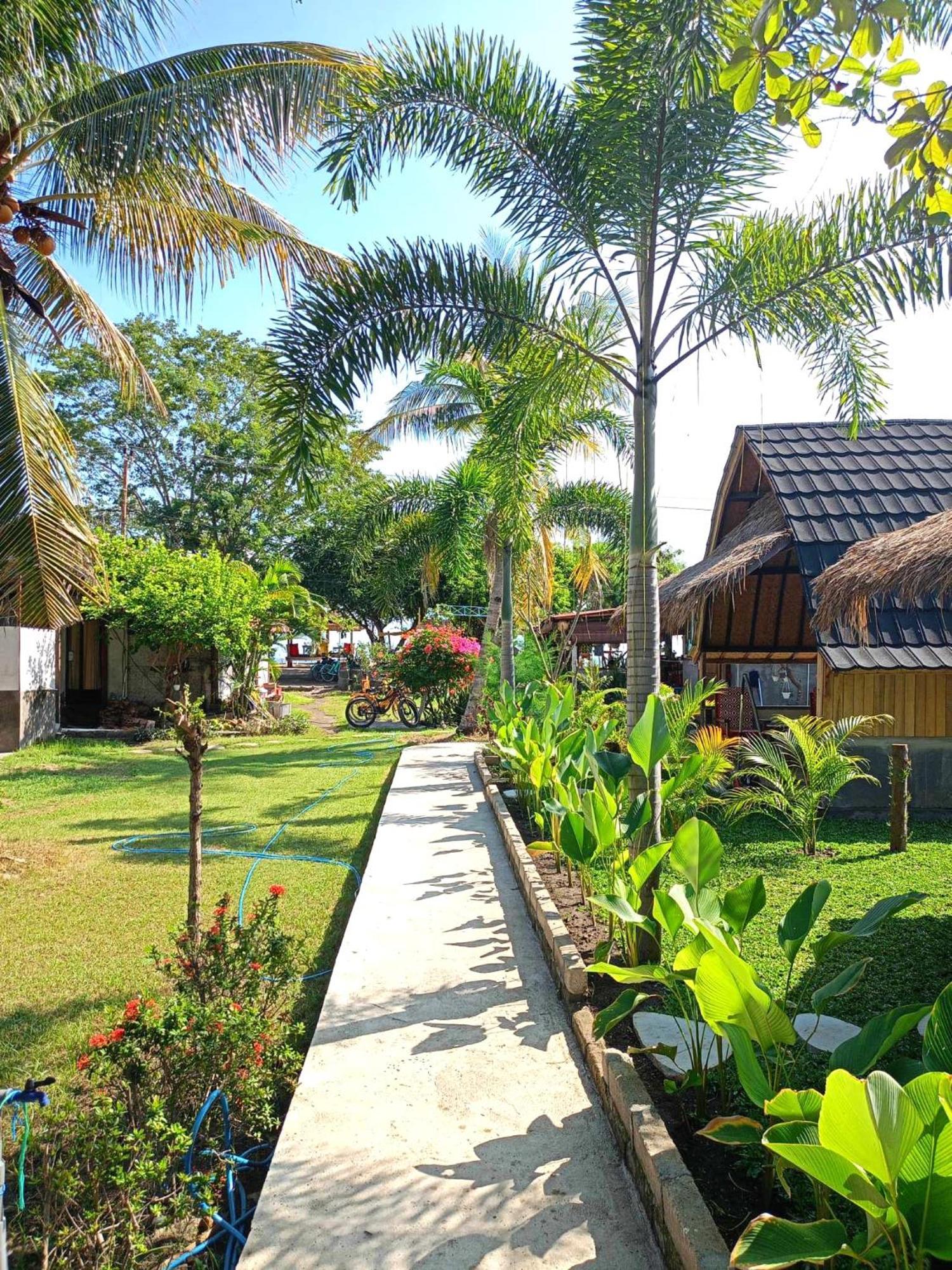 Bintang Tiga Bungalows Gili Air Esterno foto