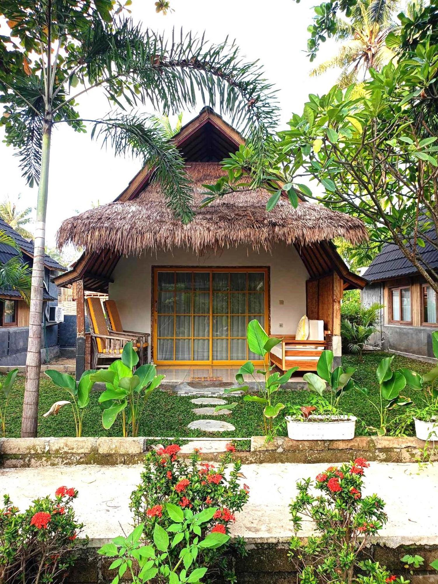 Bintang Tiga Bungalows Gili Air Esterno foto